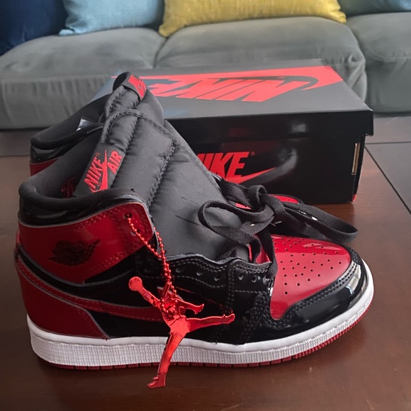 AIR JORDAN 1 High (Patent Leather) - Picture 2 of 4